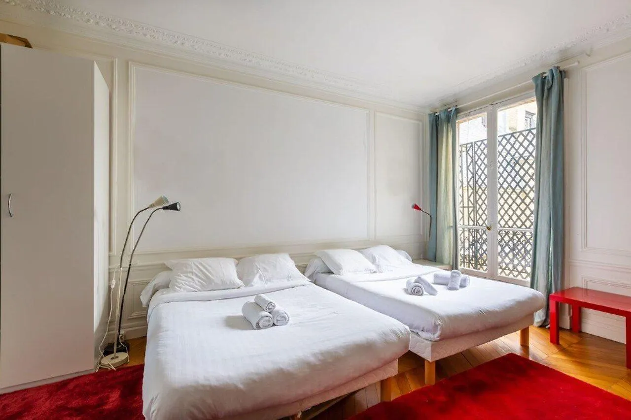 דירות פריז Balcony Bliss Steps From The Bois De Boulogne צרפת